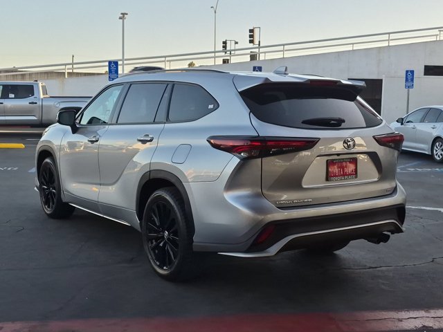 Used 2024 Toyota Highlander XSE FWD image 12