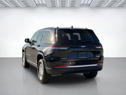 New 2026 Jeep Grand Cherokee Laredo image 5