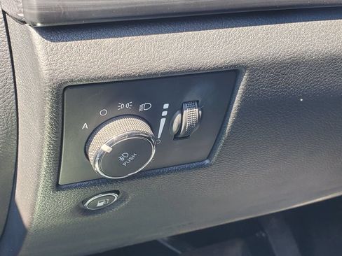 Used 2020 Jeep Grand Cherokee Laredo AWD/4WD image 9