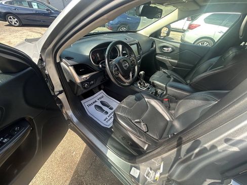 Used 2016 Jeep Cherokee Limited w/ Luxury Group AWD/4WD image 6