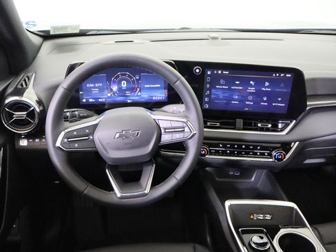 New 2026 Chevrolet Equinox LT w/ Convenience Package II AWD/4WD image 18