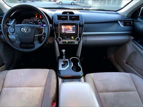 Used 2014 Toyota Camry LE image 15