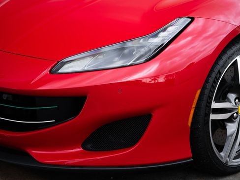 Used 2019 Ferrari Portofino image 27