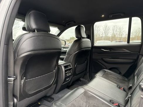 Used 2023 Jeep Grand Cherokee Altitude image 12