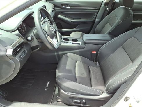 Used 2025 Nissan Altima 2.5 SV FWD image 12