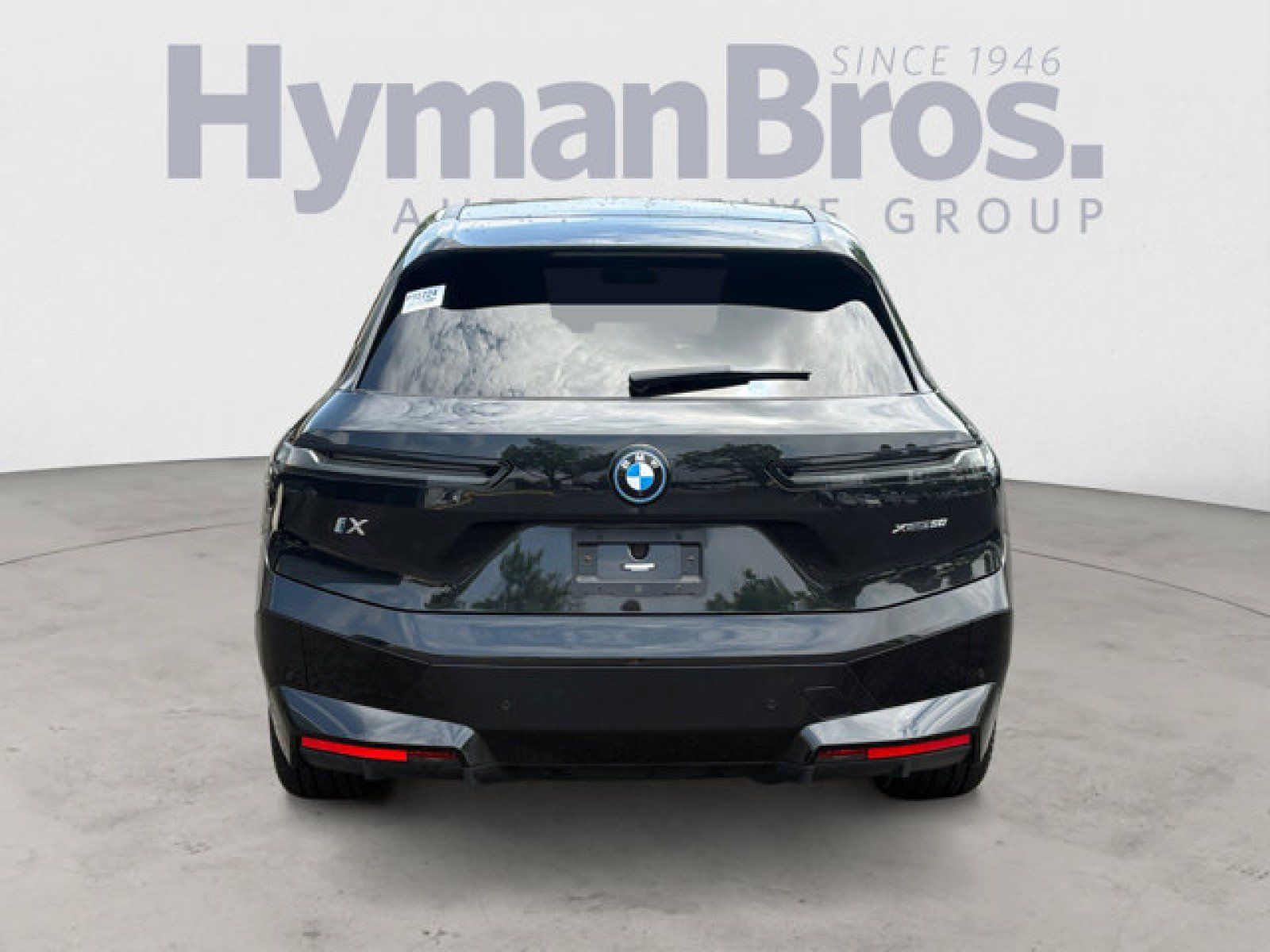 Used 2024 BMW iX xDrive50 w/ Sport Package AWD/4WD image 4