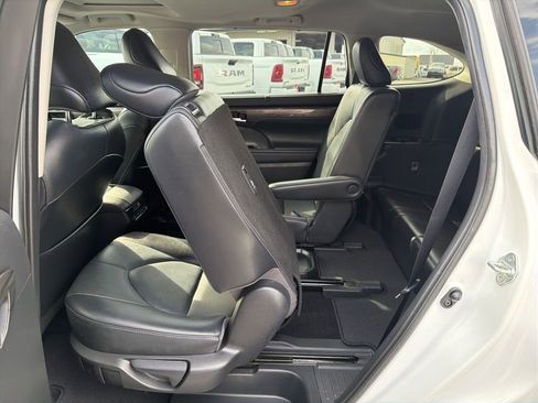 Used 2020 Toyota Highlander Limited image 23