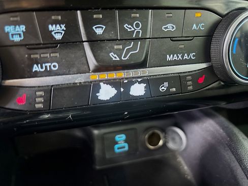 Used 2022 Ford Escape SE w/ SE Sport Appearance Package FWD image 19