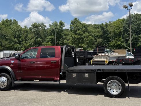 Used 2020 RAM 5500 Tradesman w/ Chrome Appearance Group AWD/4WD image 2