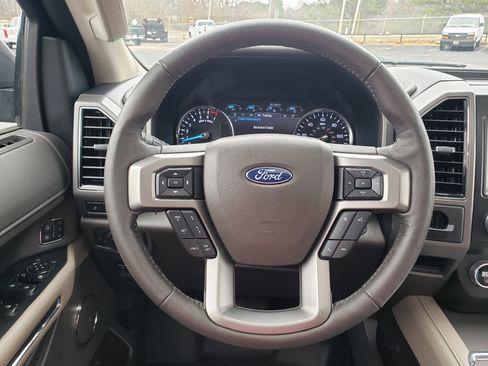 Used 2021 Ford Expedition XLT image 18