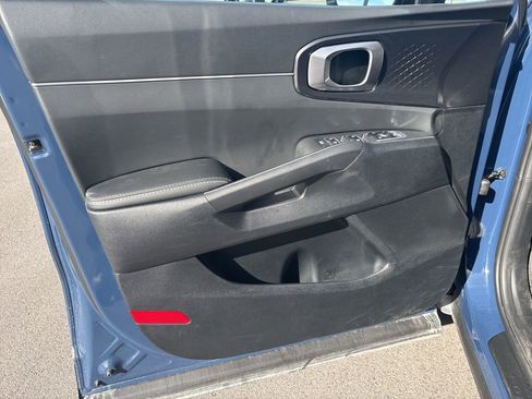 Used 2025 Kia Sorento S image 11