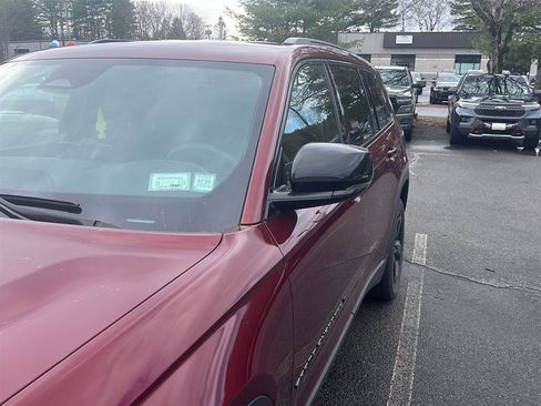 Used 2023 Jeep Grand Cherokee L Limited w/ Luxury Tech Group II image 4