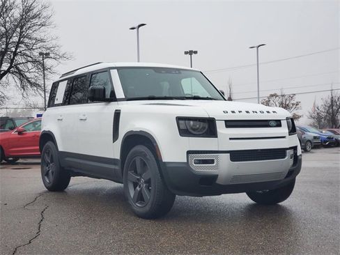 Used 2024 Land Rover Defender 110 S image 3