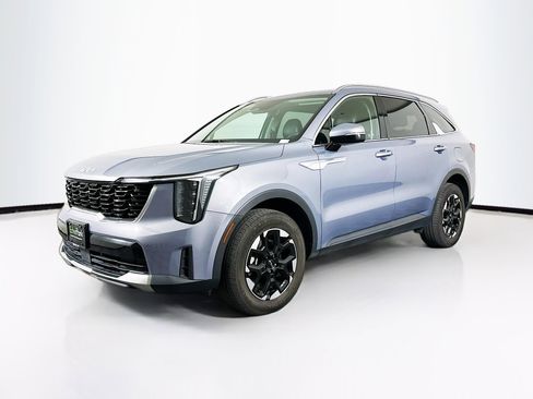 Used 2024 Kia Sorento S image 3