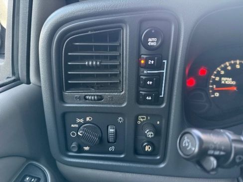 Used 2005 Chevrolet Tahoe Z71 w/ Preferred Equipment Group image 25