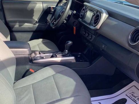 Used 2019 Toyota Tacoma SR5 RWD image 23