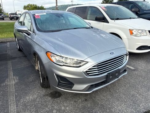 Used 2020 Ford Fusion SE FWD image 6