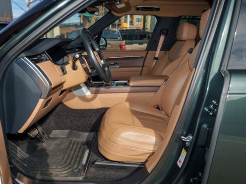 Used 2023 Land Rover Range Rover Long Wheelbase SE image 13
