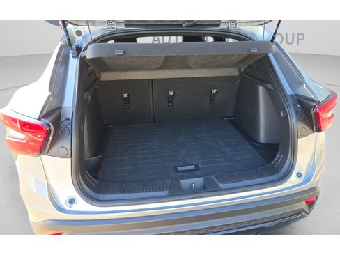 Used 2025 Chevrolet Trax RS FWD image 13