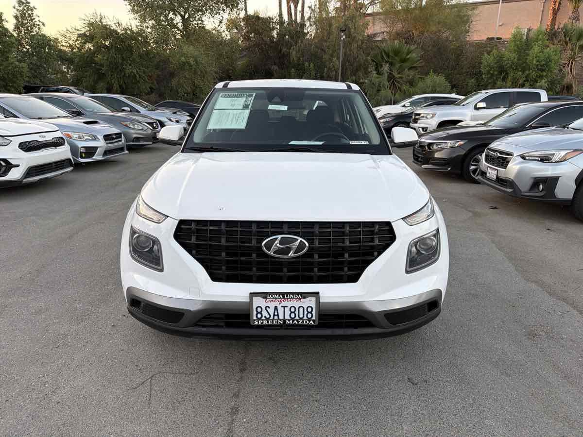 Used 2020 Hyundai Venue SE FWD image 2