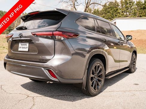 Used 2024 Toyota Highlander Limited FWD image 8