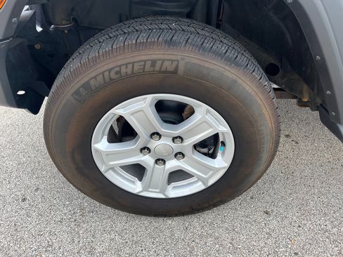 Used 2018 Jeep Wrangler Sport image 16