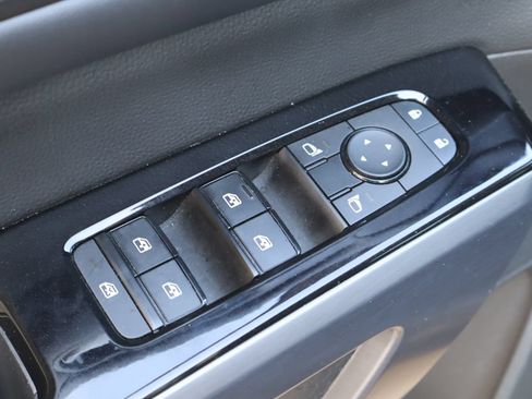 Used 2023 Nissan Pathfinder SL w/ SL Black Package FWD image 22