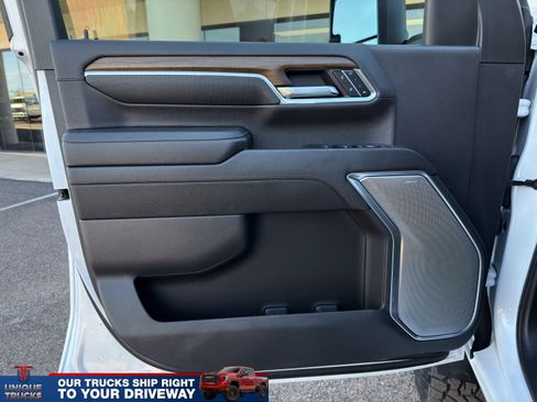 Used 2024 Chevrolet Silverado 2500 High Country w/ Technology Package image 17