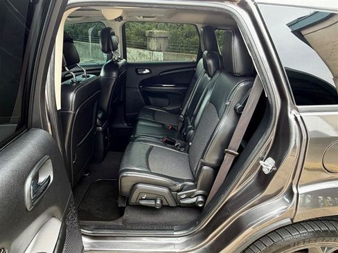 Used 2019 Dodge Journey Crossroad w/ Nav & Sun Group FWD image 29