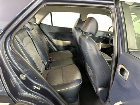 Used 2021 Hyundai Venue image 28