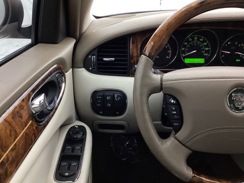 Used 2004 Jaguar XJ8 image 31
