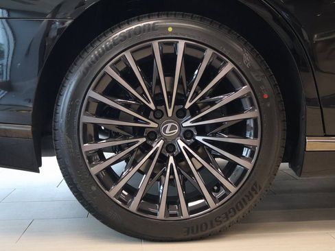 New 2026 Lexus LS 500 AWD image 11