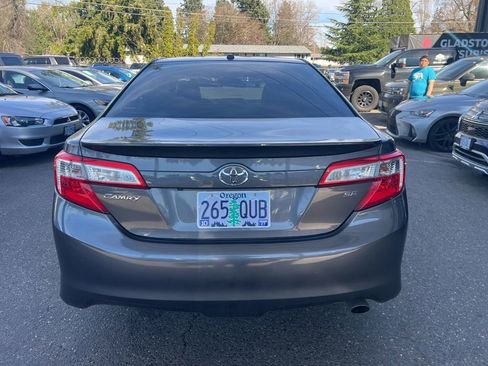 Used 2014 Toyota Camry SE w/ Moonroof Package image 6