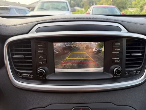 Used 2019 Kia Sorento AWD image 18