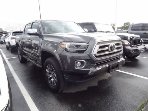 Used 2021 Toyota Tacoma Limited AWD/4WD image 4