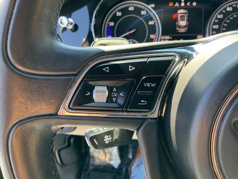 Used 2019 Bentley Bentayga AWD/4WD image 16
