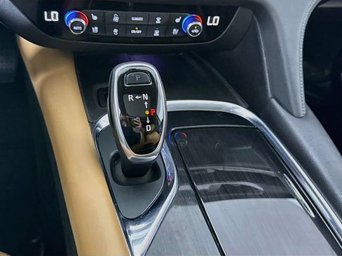 Used 2018 Buick Enclave Premium AWD/4WD image 10