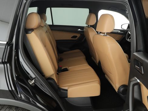 Used 2024 Volkswagen Tiguan SE image 17