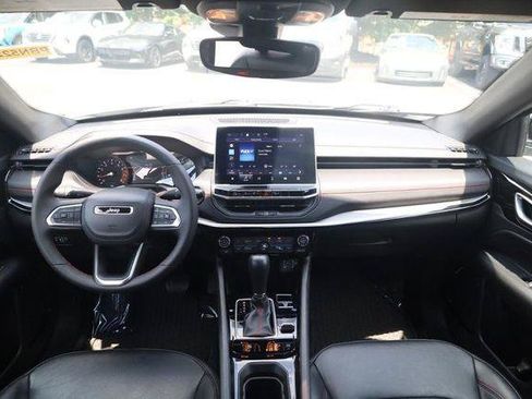 Used 2025 Jeep Compass Trailhawk AWD/4WD image 7