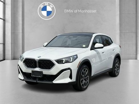 Used 2025 BMW X2 xDrive28i w/ Premium Package AWD/4WD image 1