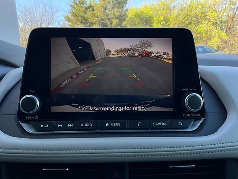 Used 2025 Nissan Rogue SV image 31