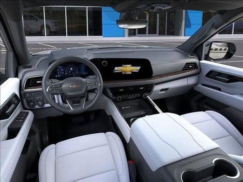 New 2026 Chevrolet Suburban Premier AWD/4WD image 17