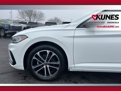 Used 2025 Volkswagen Jetta Sport image 15