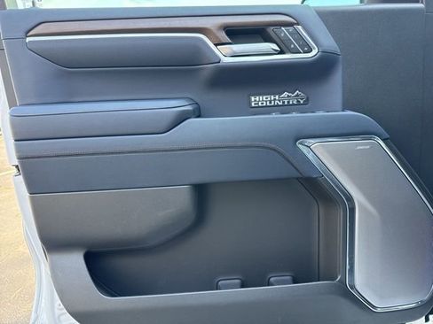 Used 2024 Chevrolet Silverado 1500 High Country w/ Z71 Off-Road Package image 9