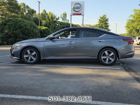 Used 2019 Nissan Altima 2.5 SV FWD image 2