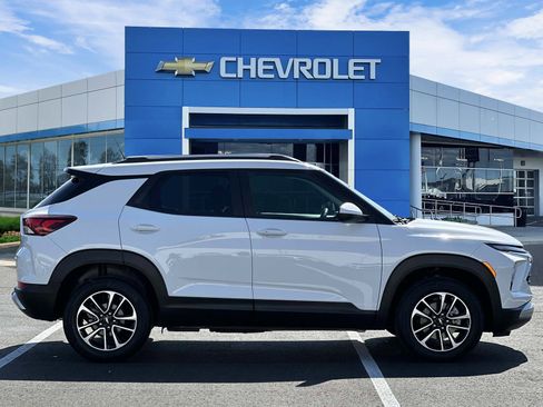 Certified 2024 Chevrolet TrailBlazer LT w/ LT Cold Weather Package AWD/4WD image 5