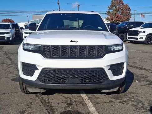 Used 2023 Jeep Grand Cherokee Altitude image 5