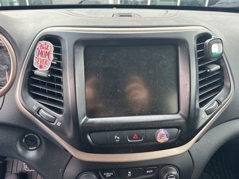 Used 2016 Jeep Cherokee 75th Anniversary image 9