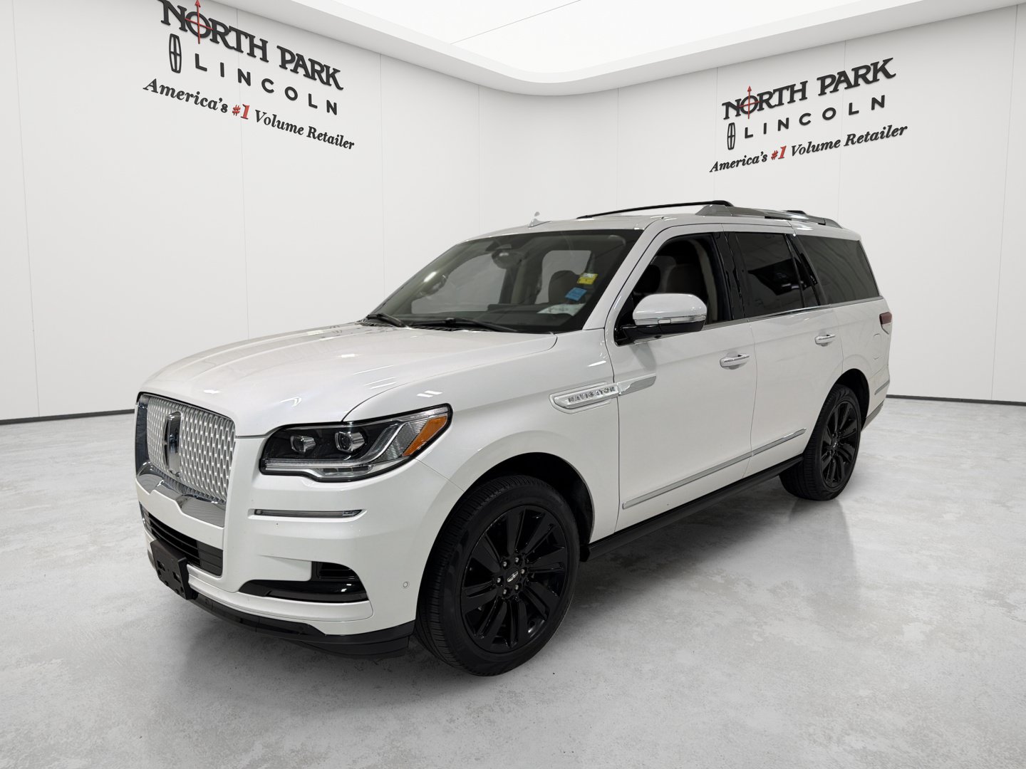Used 2022 Lincoln Navigator Reserve AWD/4WD image 1