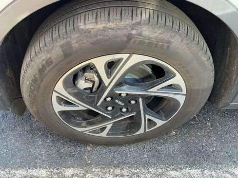 Used 2025 Lincoln Nautilus Premier image 7